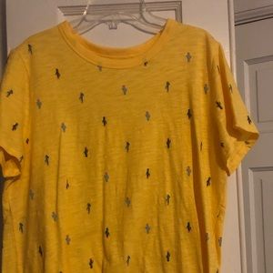 Crew neck yellow cactus shirt